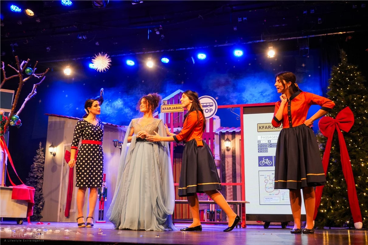 Claire, dans le nouveau spectacle L’ÉTRANGÈRE DE NOËL