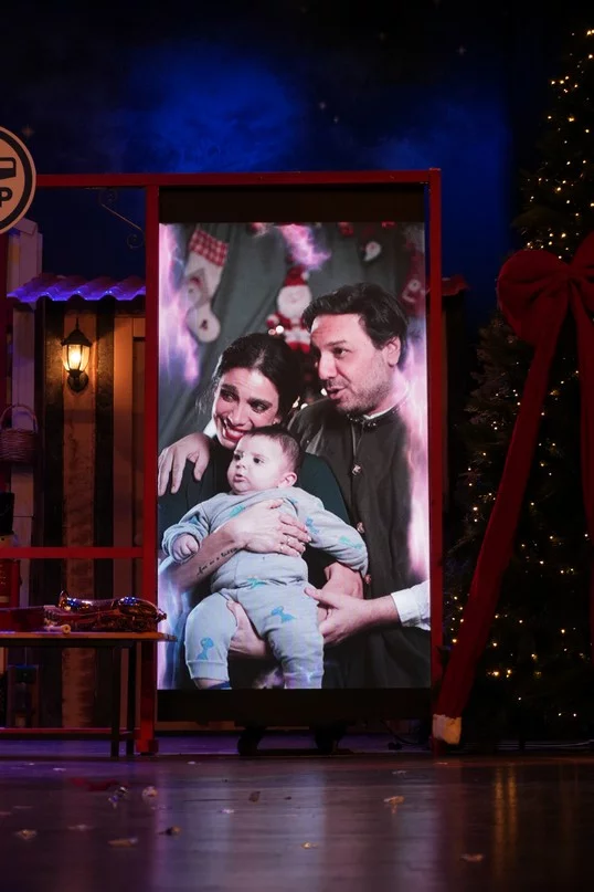 Claire, dans le nouveau spectacle L’ÉTRANGÈRE DE NOËL