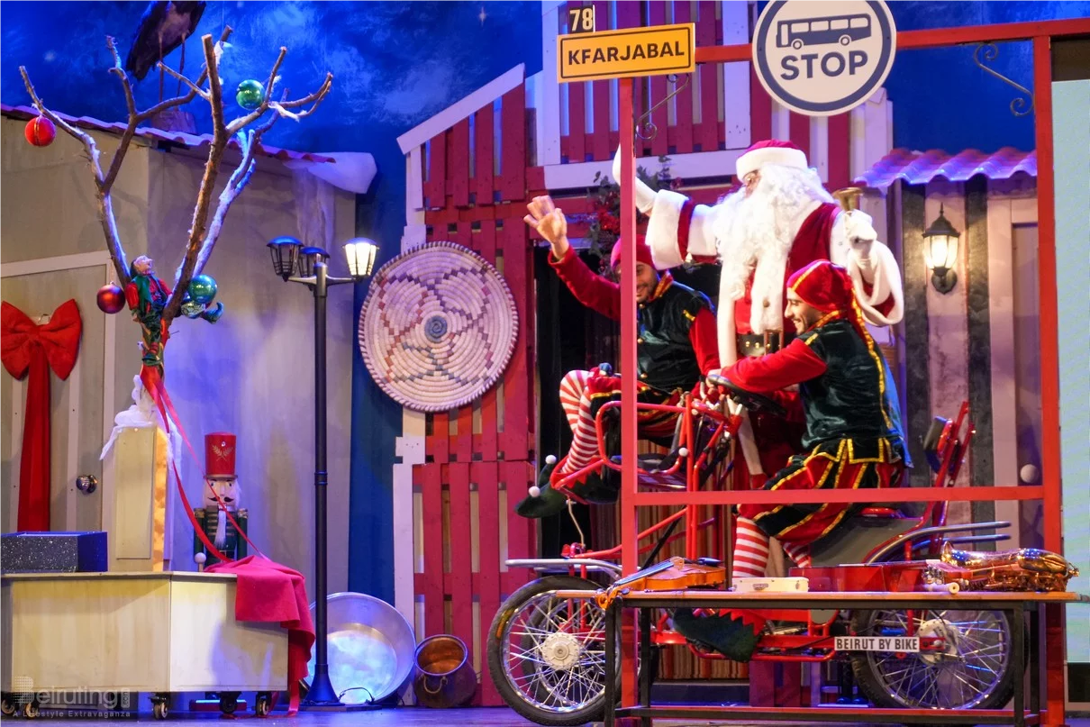 Claire, dans le nouveau spectacle L’ÉTRANGÈRE DE NOËL