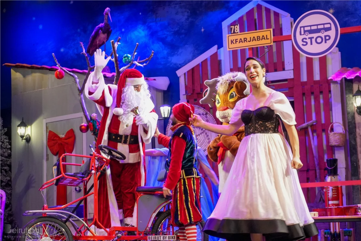 Claire, dans le nouveau spectacle L’ÉTRANGÈRE DE NOËL