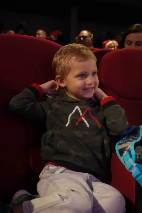 Claire, dans le nouveau spectacle L’ÉTRANGÈRE DE NOËL