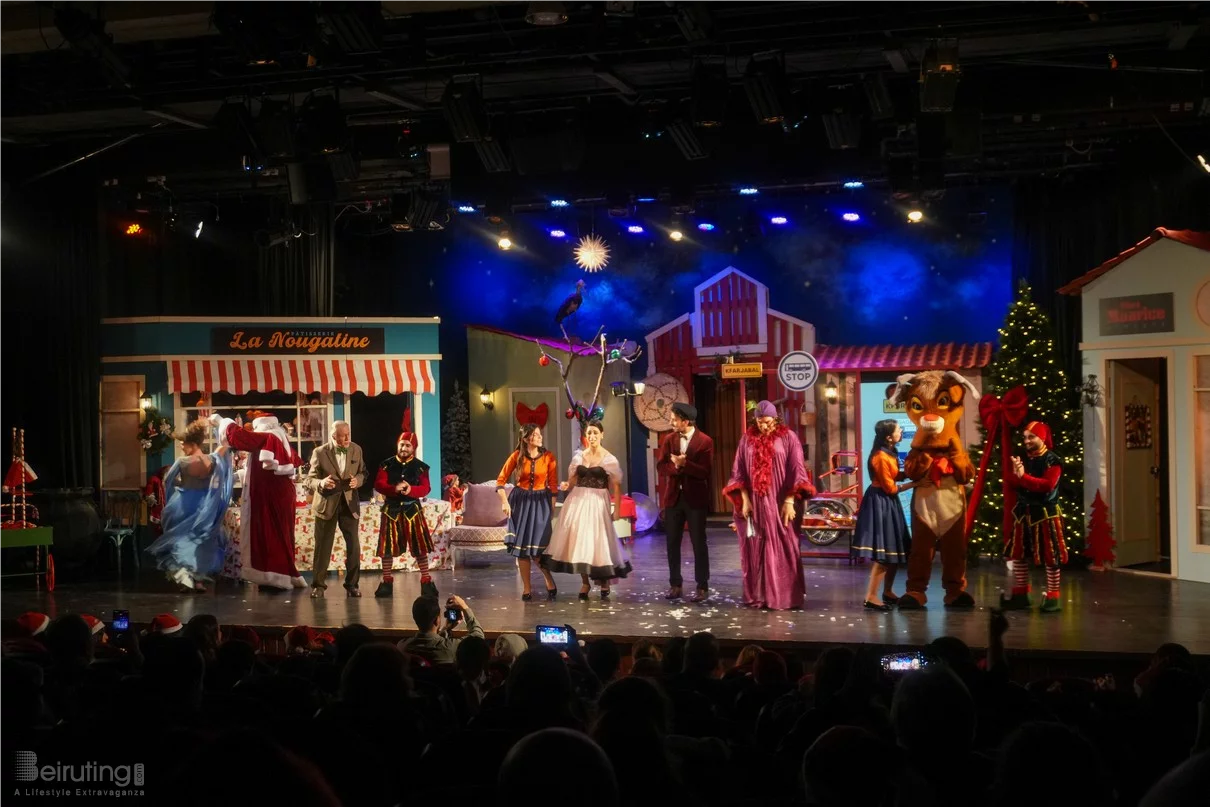 Claire, dans le nouveau spectacle L’ÉTRANGÈRE DE NOËL