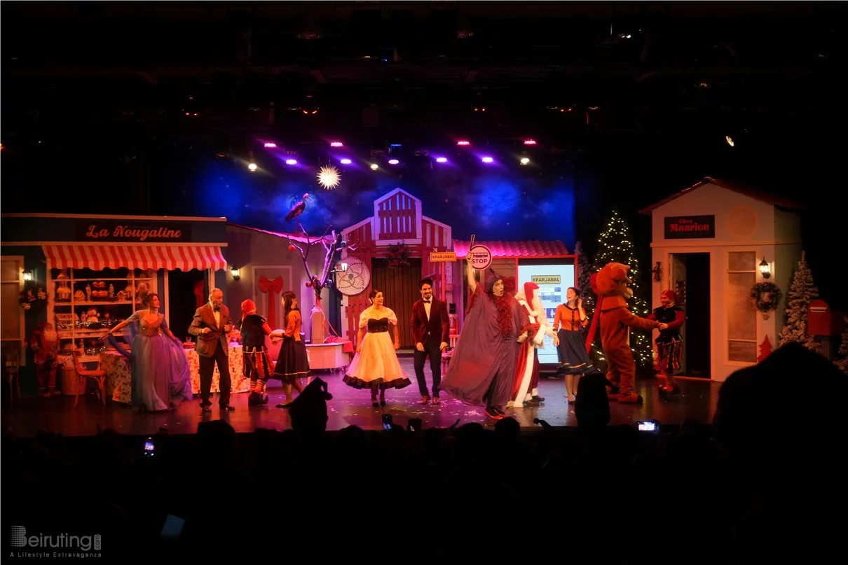 Claire, dans le nouveau spectacle L’ÉTRANGÈRE DE NOËL