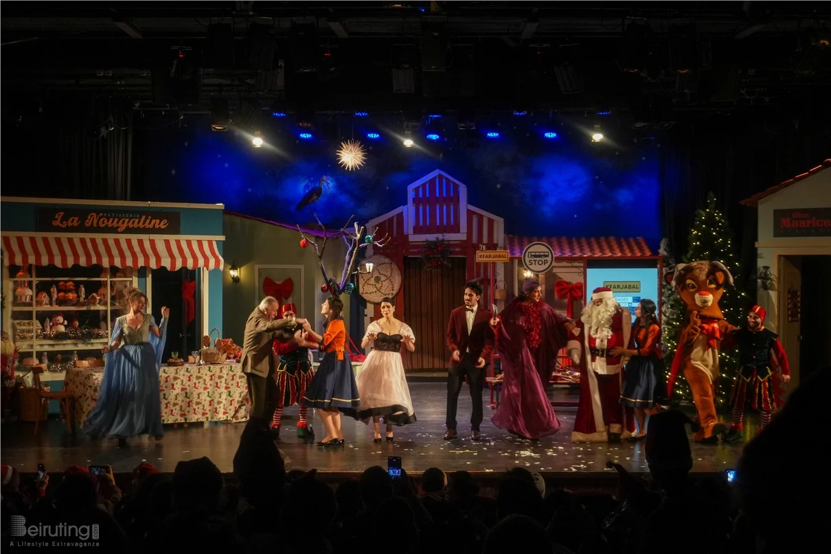 Claire, dans le nouveau spectacle L’ÉTRANGÈRE DE NOËL