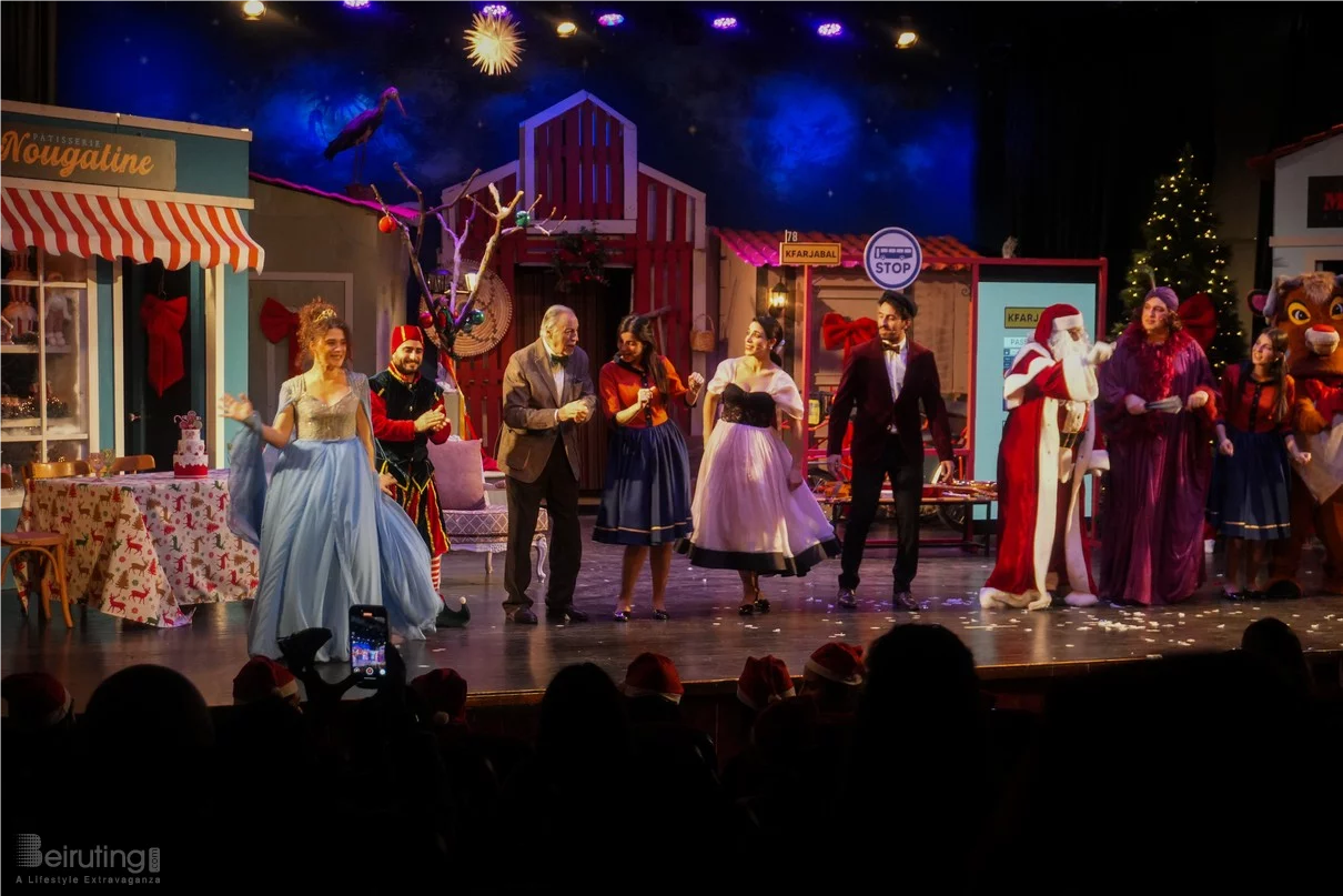 Claire, dans le nouveau spectacle L’ÉTRANGÈRE DE NOËL