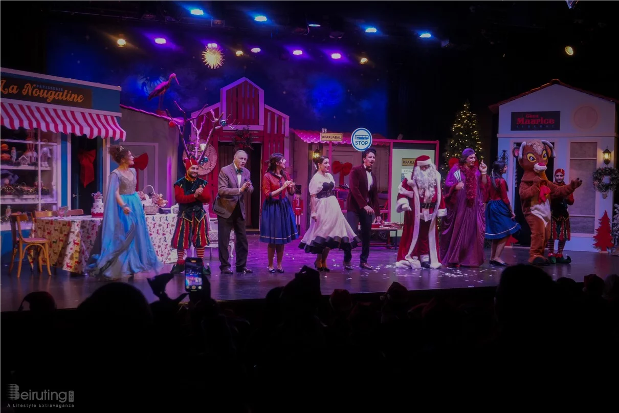 Claire, dans le nouveau spectacle L’ÉTRANGÈRE DE NOËL