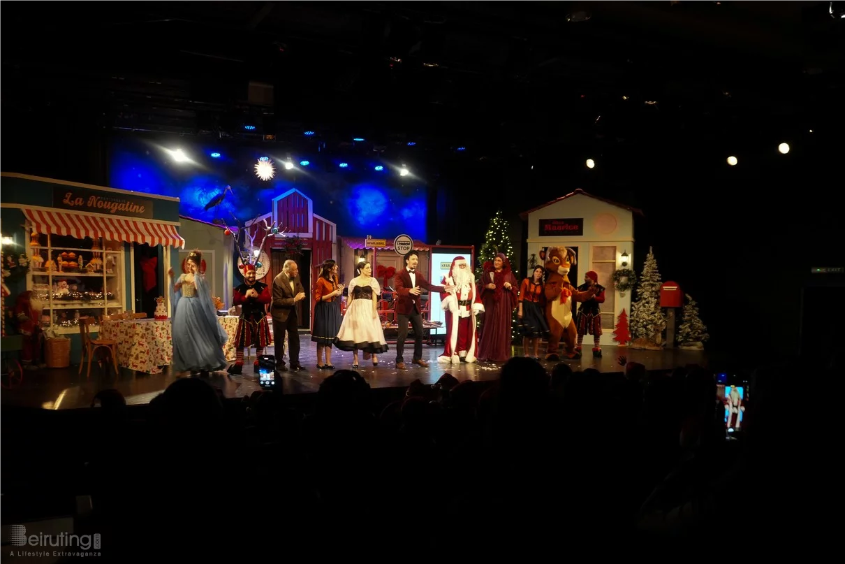 Claire, dans le nouveau spectacle L’ÉTRANGÈRE DE NOËL