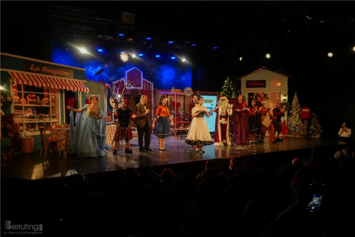 Claire, dans le nouveau spectacle L’ÉTRANGÈRE DE NOËL