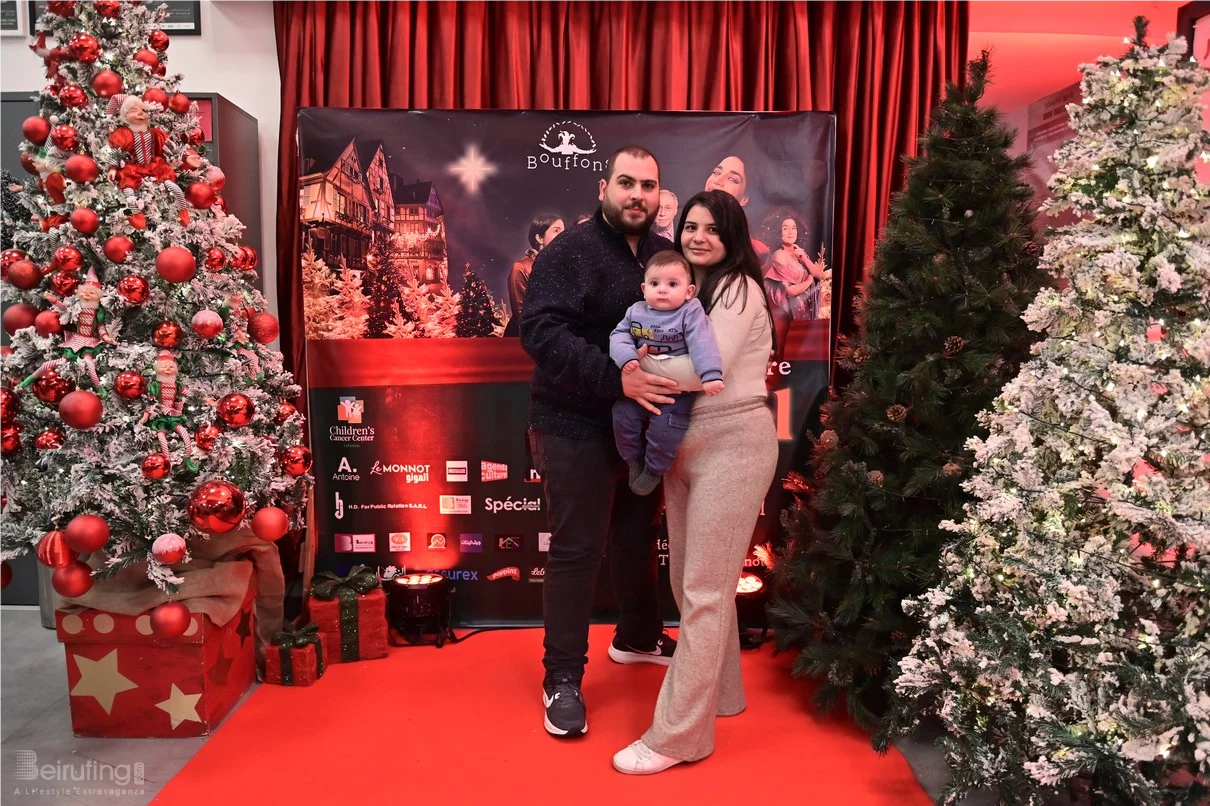 Claire, dans le nouveau spectacle L’ÉTRANGÈRE DE NOËL