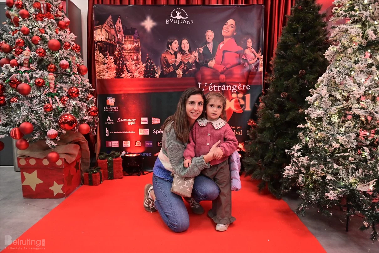 Claire, dans le nouveau spectacle L’ÉTRANGÈRE DE NOËL