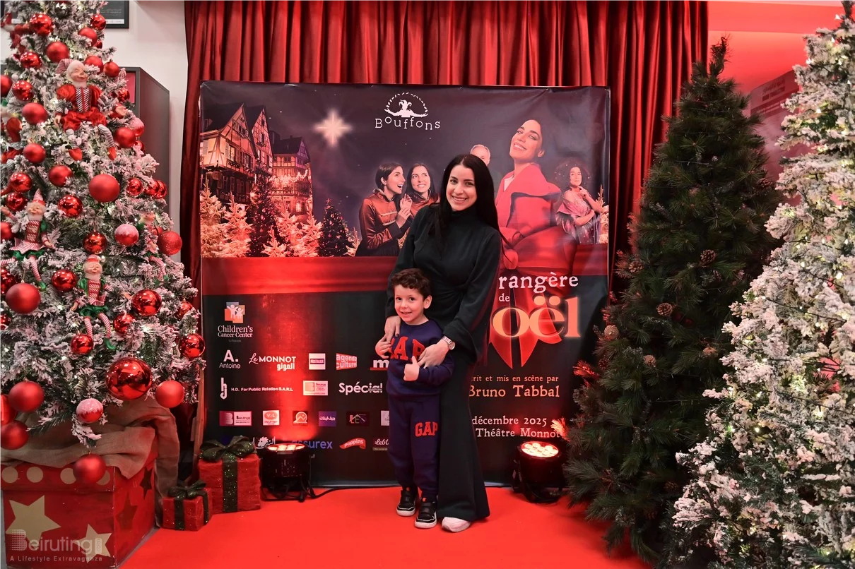 Claire, dans le nouveau spectacle L’ÉTRANGÈRE DE NOËL