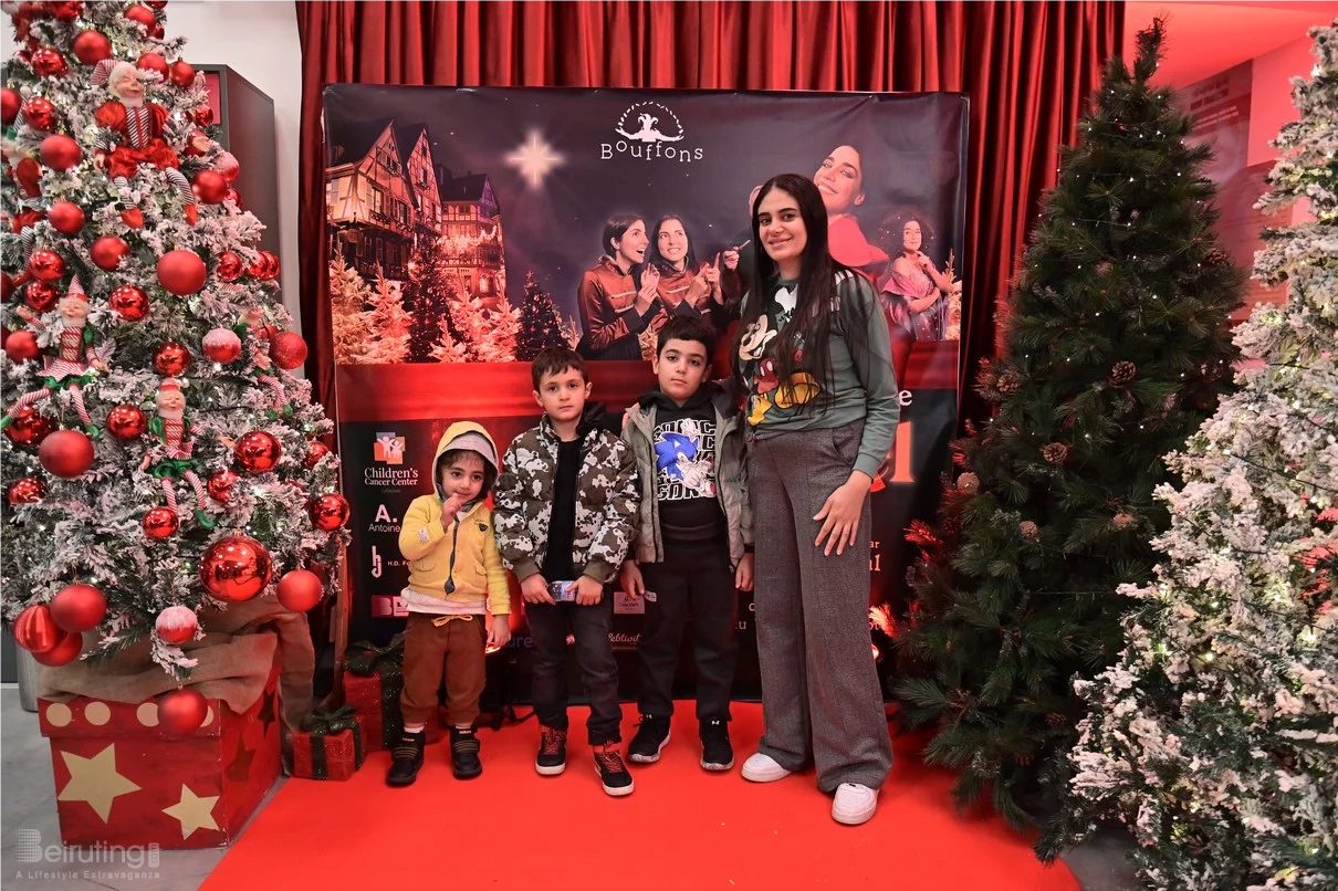 Claire, dans le nouveau spectacle L’ÉTRANGÈRE DE NOËL