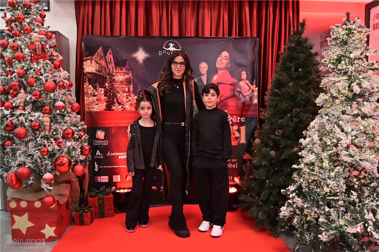 Claire, dans le nouveau spectacle L’ÉTRANGÈRE DE NOËL