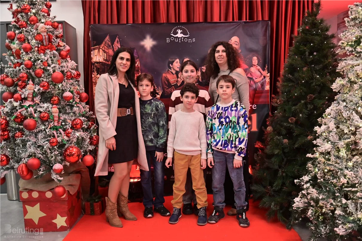 Claire, dans le nouveau spectacle L’ÉTRANGÈRE DE NOËL