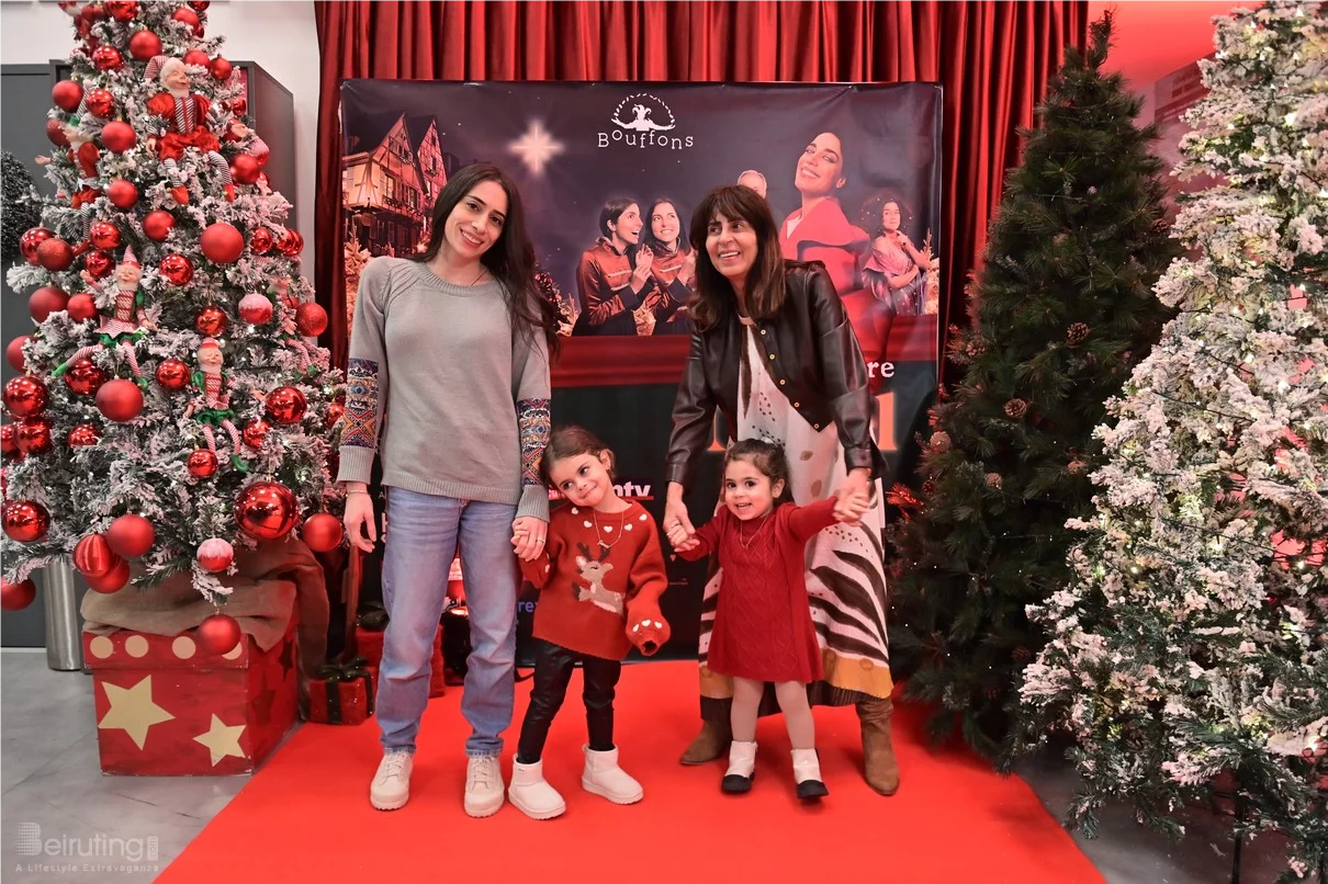 Claire, dans le nouveau spectacle L’ÉTRANGÈRE DE NOËL