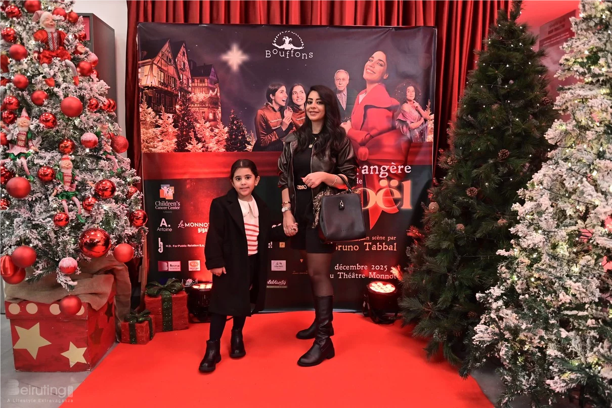 Claire, dans le nouveau spectacle L’ÉTRANGÈRE DE NOËL