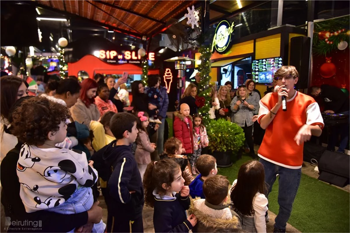 Noël Pour Tous at D Grounds