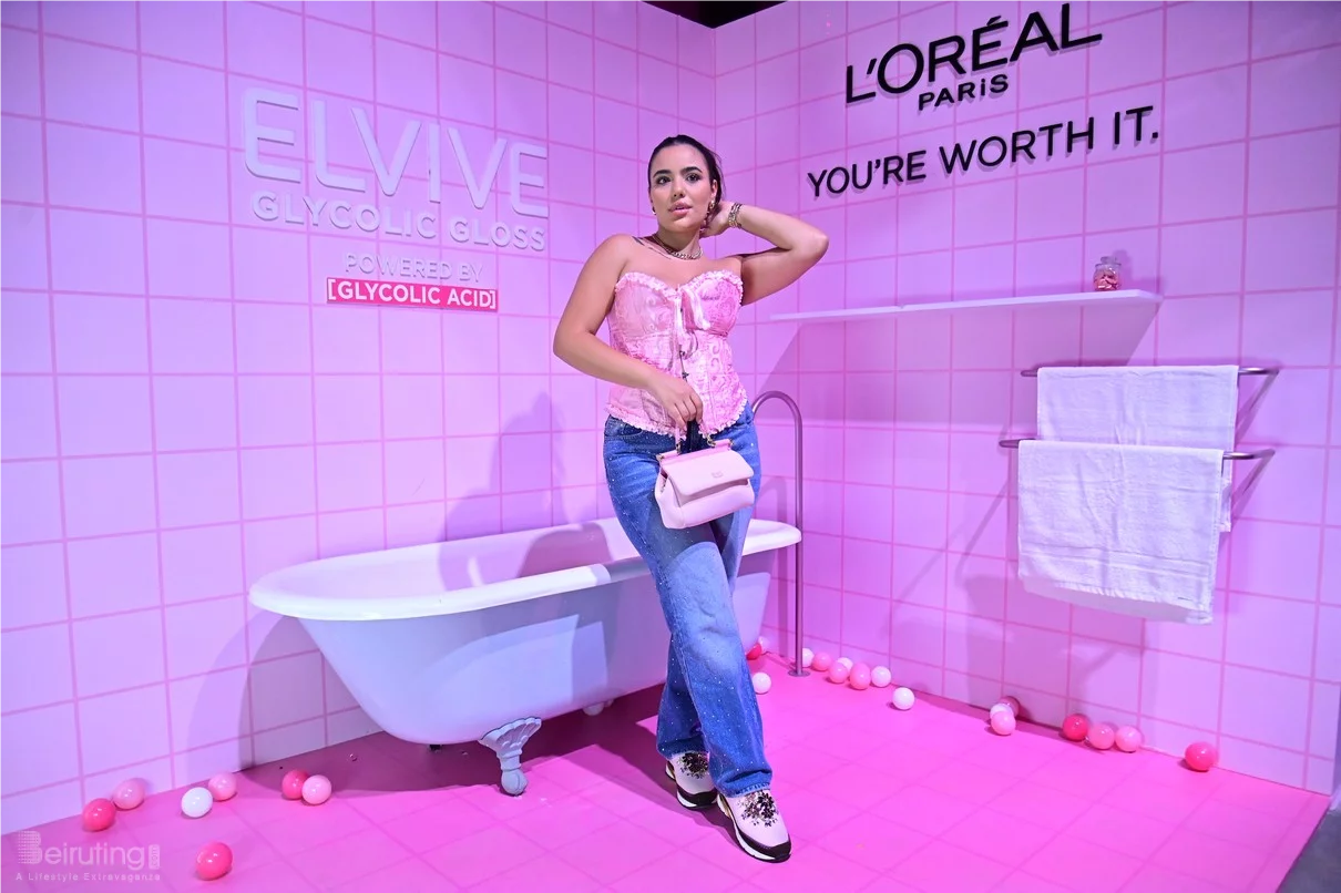 L'Oreal Paris The Glow & Gloss Museum
