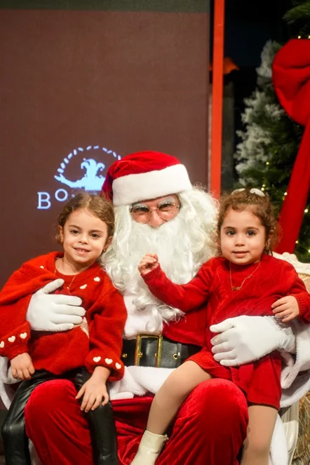 Claire, dans le nouveau spectacle L’ÉTRANGÈRE DE NOËL