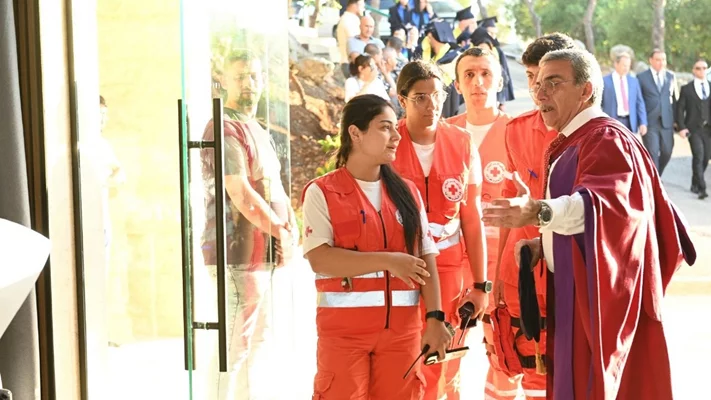 الجامعة اللبنانية الفرنسية تدشن قاعة زينب سليم المقدم وتحتفل بتخرّج دفعة 2025