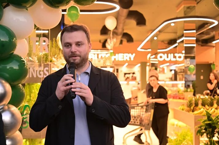 Grand Opening of Groots