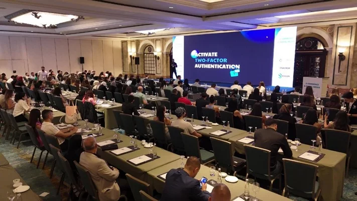 IY Media biggest E-Commerce and Social Media Workshop Phoenicia Hotel