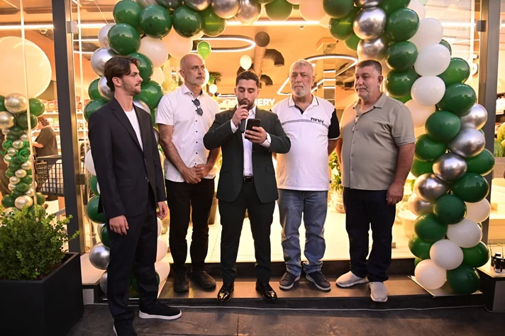 Grand Opening of Groots