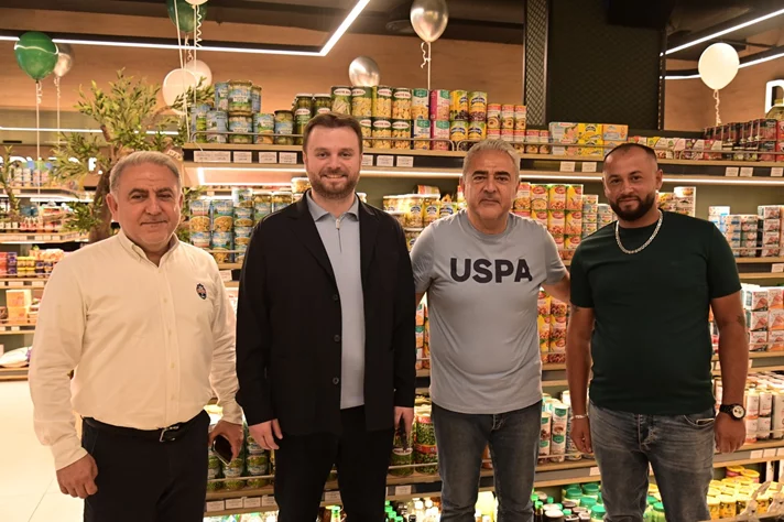 Grand Opening of Groots