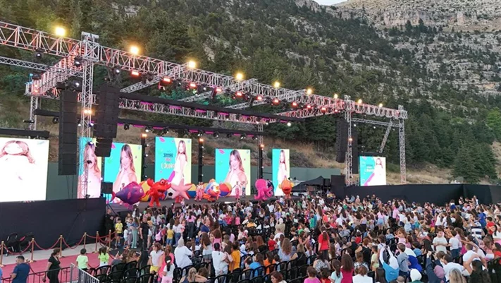 Louna at Ehdeniyat Festival