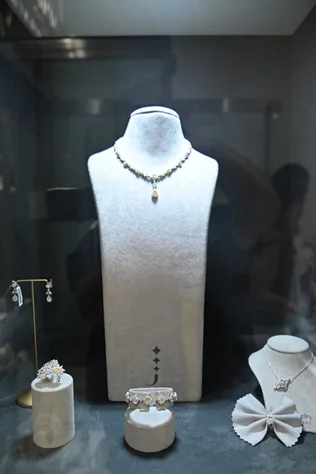 Opening of Hanna Jewelry