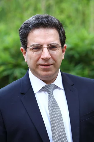 Rencontre littéraire au GGLFL : Claude Saadé Messan dédicacé son livre Démocratie en Déroute