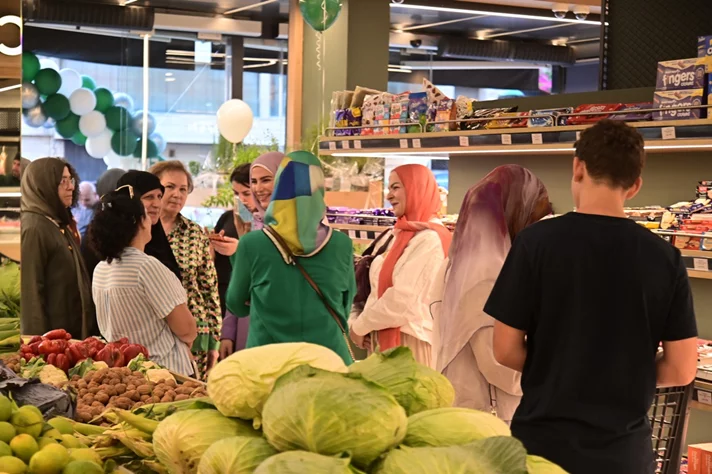 Grand Opening of Groots