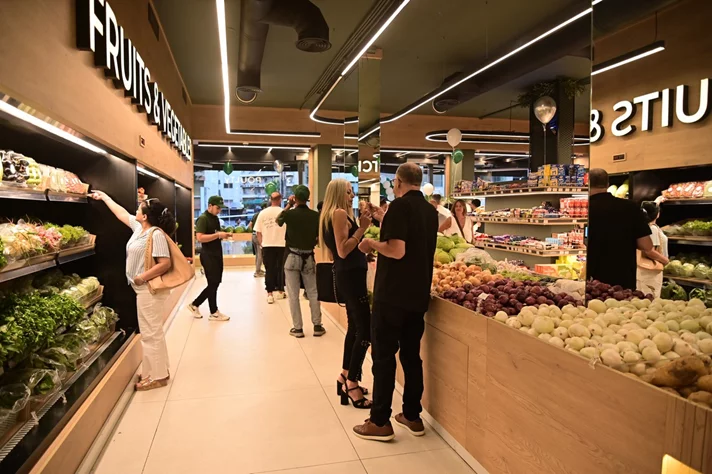 Grand Opening of Groots