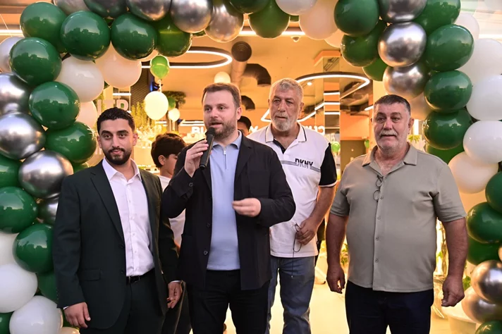Grand Opening of Groots