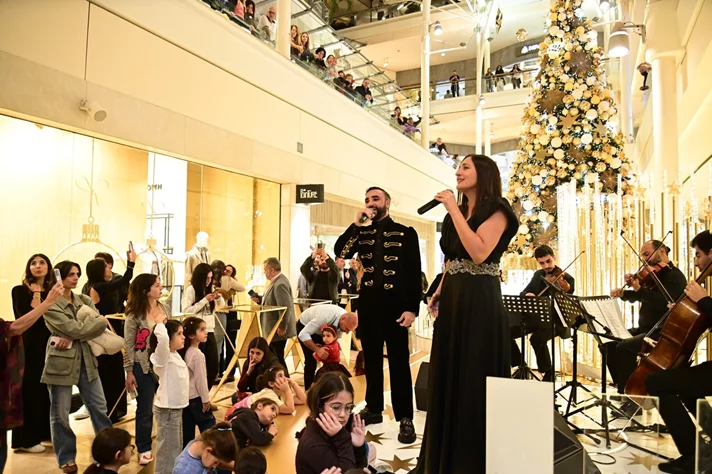 Christmas Tree Lighting at ABC Ashrafieh