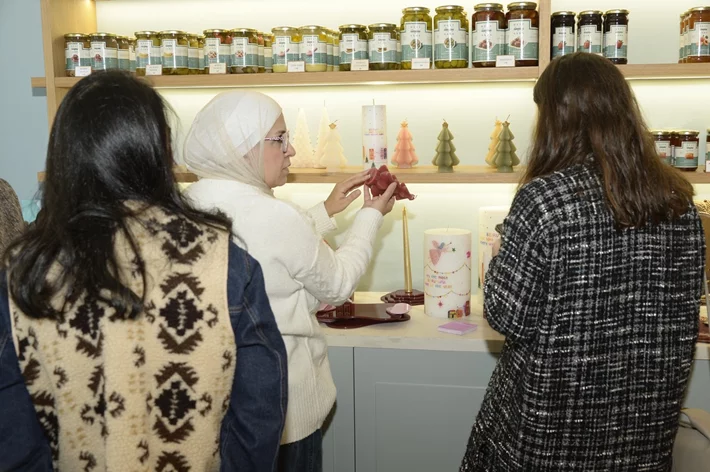 Decorate & Donate at Beit Sara