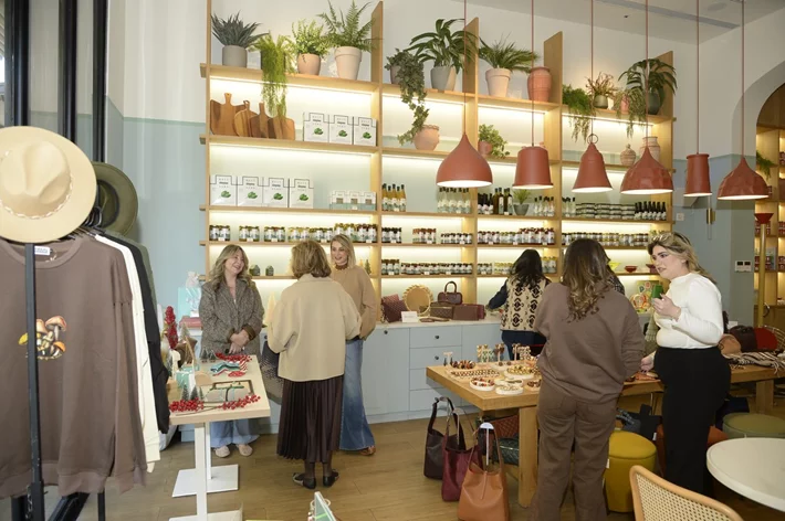 Decorate & Donate at Beit Sara