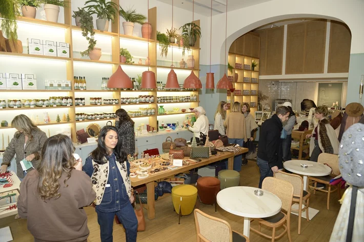 Decorate & Donate at Beit Sara