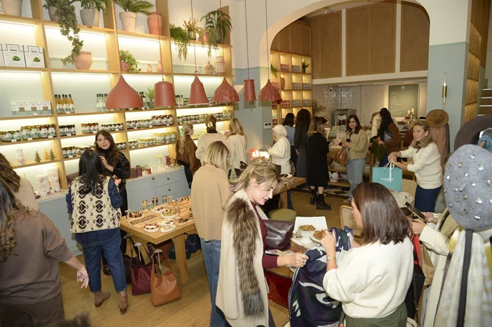 Decorate & Donate at Beit Sara