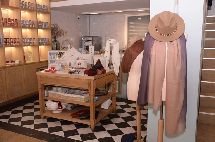 Decorate & Donate at Beit Sara