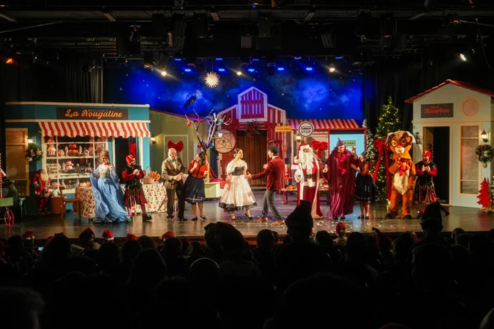 Claire, dans le nouveau spectacle L’ÉTRANGÈRE DE NOËL