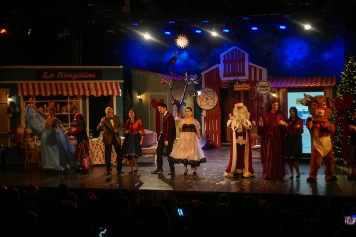 Claire, dans le nouveau spectacle L’ÉTRANGÈRE DE NOËL