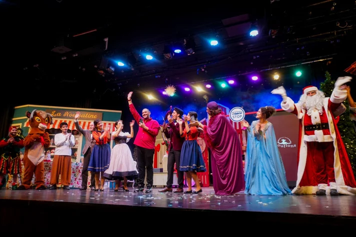 Claire, dans le nouveau spectacle L’ÉTRANGÈRE DE NOËL