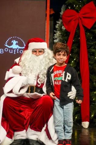 Claire, dans le nouveau spectacle L’ÉTRANGÈRE DE NOËL