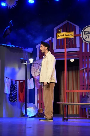 Claire, dans le nouveau spectacle L’ÉTRANGÈRE DE NOËL