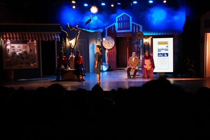 Claire, dans le nouveau spectacle L’ÉTRANGÈRE DE NOËL