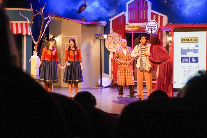 Claire, dans le nouveau spectacle L’ÉTRANGÈRE DE NOËL