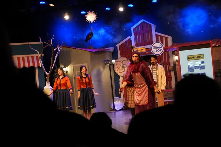 Claire, dans le nouveau spectacle L’ÉTRANGÈRE DE NOËL