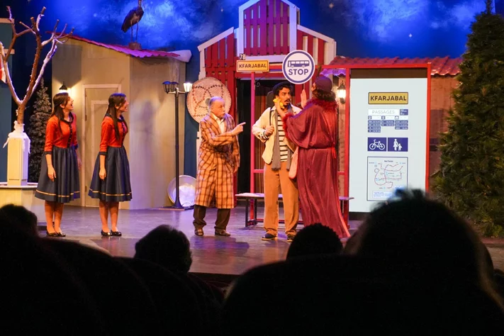 Claire, dans le nouveau spectacle L’ÉTRANGÈRE DE NOËL