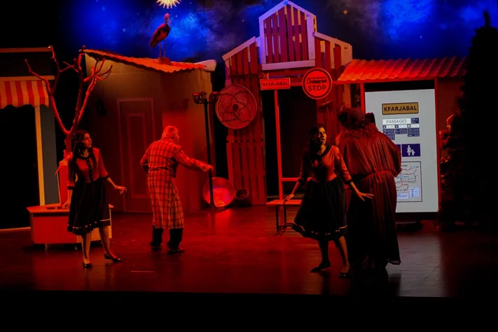 Claire, dans le nouveau spectacle L’ÉTRANGÈRE DE NOËL